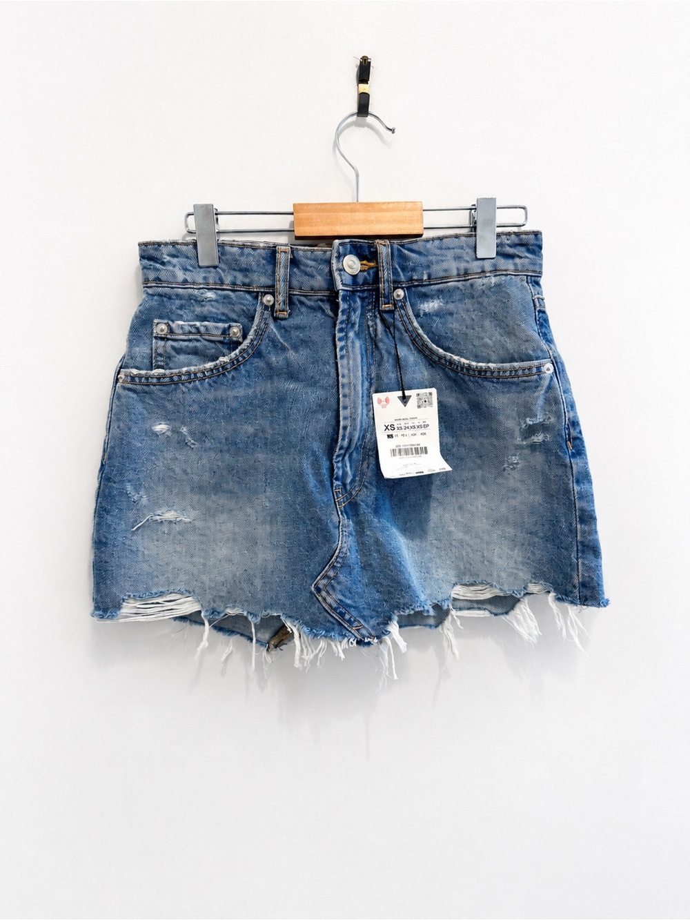 Zara NWT (xs) Light Blue Distressed Denim Shorts